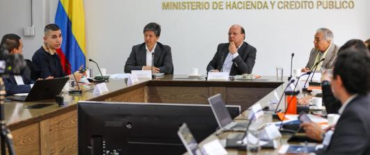 Gobierno y sector financiero firman acuerdo para aliviar a damnificados por inundaciones en el Caribe