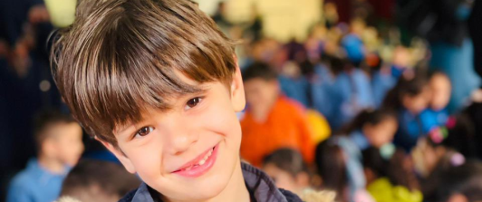 fotografía del niño que fue bombardeado en Líbano