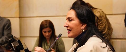 Ordenan a María Fernanda Cabal disculparse con víctimas de la UP.