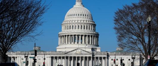 Senado de EE. UU. avala poderes de guerra de Trump contra Irán.