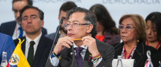 Barcelona: Petro instó a la acción en defensa de la democracia.