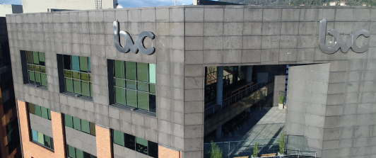 El mayor aumento del salario mínimo en décadas no destruyó empleo en Colombia, según JP Morgan