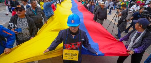 Firma de decreto para el 1 de mayo. / Foto: Presidencia.