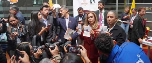 Colombia estrena nuevo modelo de pasaporte: producción pasa a manos del Estado