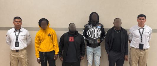 Migración deporta a influenciador que promovía explotación sexual