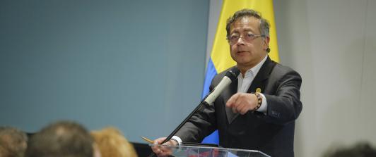 Presidente defiende su política antidrogas y cuestiona la de Duque
