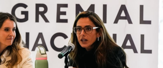 Petro critica a Acolgen por pedir suspender emergencia económica.