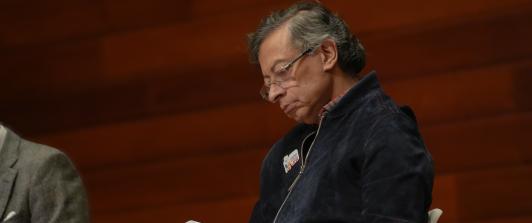 Petro llama a debatir decisiones del Banco de la República.