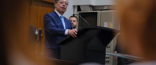 Presidente Petro afirma que las clínicas privadas aumentaron sus ganancias a través de recursos públicos 