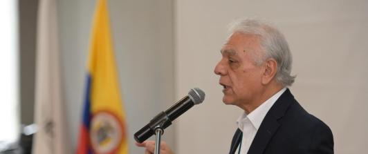 Renuncia el Superintendente Nacional de Salud Bernardo Camacho.