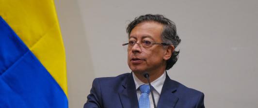Petro llama a fondos privados de pensiones a invertir en vivienda