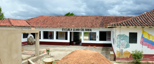 primer plano de una escuela rural