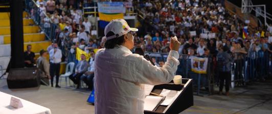Tenemos que levantar la bandera de la vida y la paz: Petro en Cauca