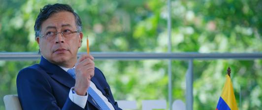 Petro destaca inversión en modernización militar durante su gobierno