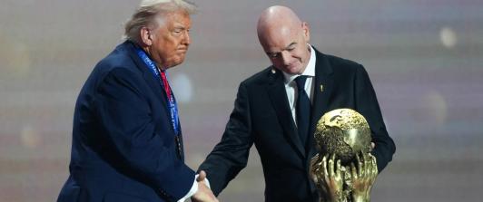 Cincuenta eurodiputados exigen a la FIFA investigar el polémico "Premio de la Paz" otorgado a Donald Trump