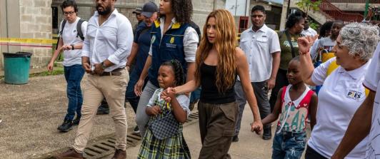 Shakira llegó a Quibdó para apoyar la reconstrucción de infraestructura educativa en Chocó. Equipo de Shakira
