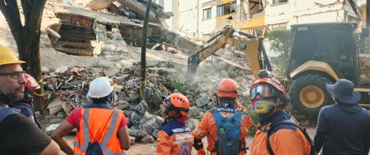 Colombia sigue atendiendo la emergencia tras el sismo: 281 personas muertas y 379 desaparecidos. Foto: Defensa Civil.