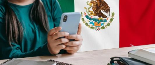México apaga los celulares en las escuelas con una histórica medida que arranca en noviembre