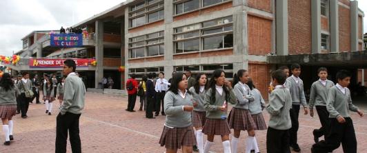 Ni en clase ni en el recreo: Bogotá alista restricciones al celular y dispositivos tecnológicos en colegios públicos