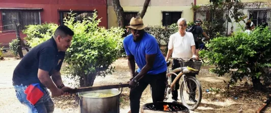 Ollas comunitarias: el fuego que no se apaga después del terremoto