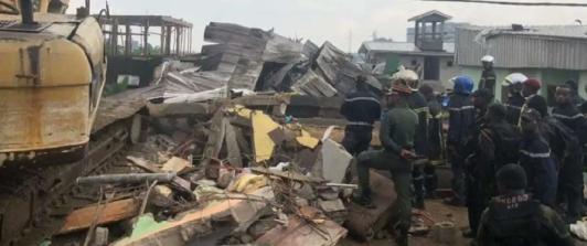 Al-menos-33-muertos-por-derrumbe-de-un-edificio-de-Camerun.jpg