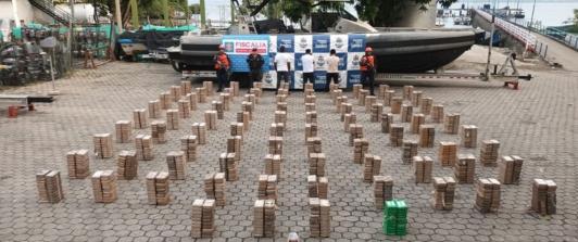 Armada-intercepto-semisumergible-con-1.885-kilogramos-de-cocaina-1-min-1.jpg