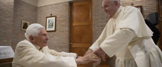 BenedictoXVI-Francisco1.jpg
