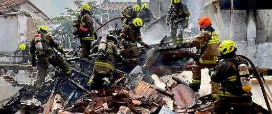 Bomberos-atienden-choque-de-avioneta-en-Medellin.jpg