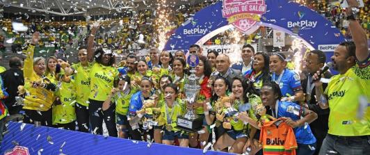 Campeonas-mundiales-de-futbol-de-salon-son-reconocidas-por-el-presidente-Petro.jpg