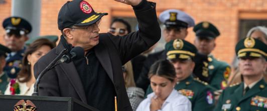 Con-o-sin-tarima-caminare-en-la-marcha-del-primero-de-mayo-Petro.jpg