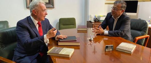 Critica-de-Alvaro-Uribe-a-compra-de-aviones.jpg