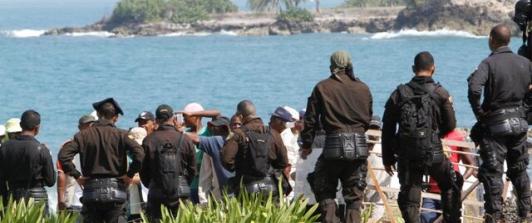 Desalojos-en-la-isla-Tierrabomba.-Foto_-Colprensa.jpg