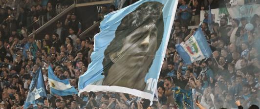 El-recuerdo-de-Maradona-presente-en-los-festejos-de-los-hinchas-del-Napoli.jpg