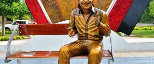 Estatua-de-Diomedes-Diaz-en-Valledupar-Foto-Colprensa.jpg
