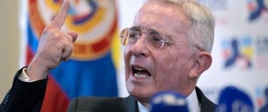 Fiscalia-agrega-el-delito-de-soborno-en-juicio-a-Alvaro-Uribe.jpg