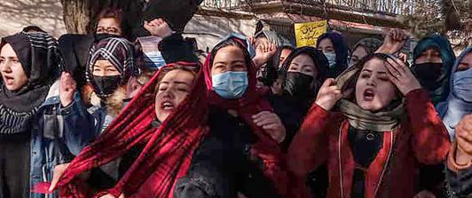 Fotograma-mujeres-protestando-en-Afganistan.jpg