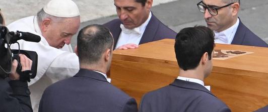 Funeral-Benedicto-XVI-hecho-por-el-Papa-Francisco-1.jpg