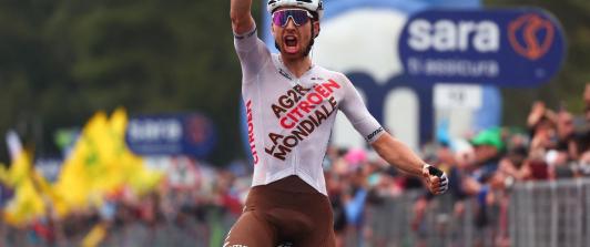 Giro-de-Italia-2023-asi-va-la-clasificacion-despues-de-la-etapa-4-Aurelien-Paret-Peintre.jpg