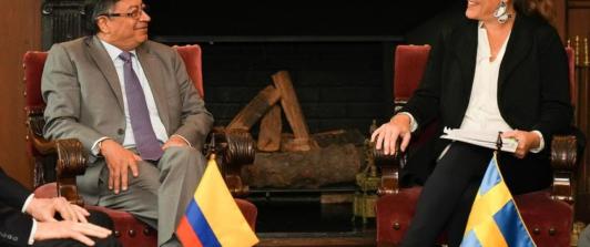 Gustavo-Petro-Embajadora-Suecia-Mesa-Dialogo-eln.jpg