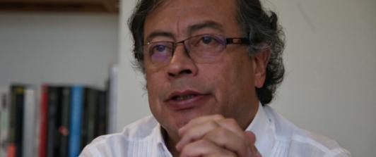 Gustavo-Petro-perdon-paramilitares.jpg