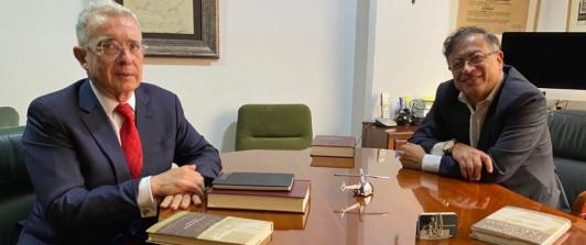 Gustavo-Petro-y-Alvaro-Uribe-1000x600-1.jpg
