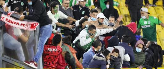 Hinchas-Alcaldia-Bogota-1.jpg