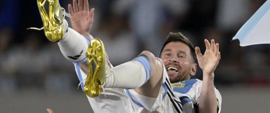 Lionel-Messi-sigue-aumentando-su-leyenda_-marco-el-gol-800-de-su-carrera.jpg