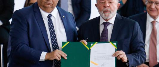 Lula-da-Silva-firmo-decreto-que-limita-el-acceso-a-armas-en-Brasil.jpg