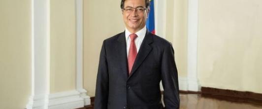 Petro_lidera_encuesta.jpg