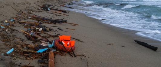 Unos-60-migrantes-murieron-en-naufragio-cerca-de-la-costa-de-Italia.jpg