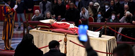 Velacion-de-Benedicto-XVI.jpg