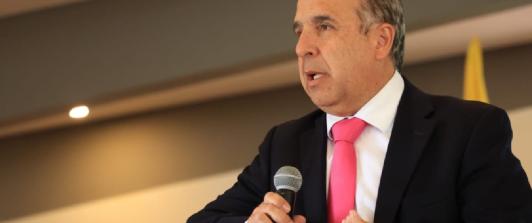 Viva-Air_-Gobierno-advirtio-que-ser-necesario-intervendra-en-el-mercado-aereo.jpg