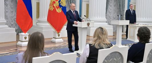 VladimirPutinDiaDeLaMujer.jpg
