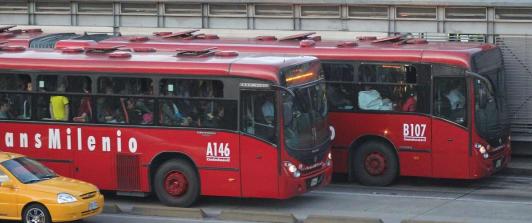 bogota_transmilenio_taxi.jpg